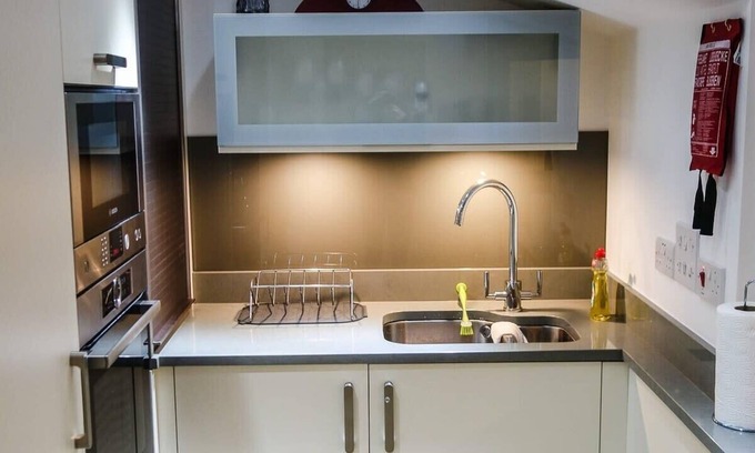 Marchmont Apartment | Quiet Ground Floor Mews Flat and parking