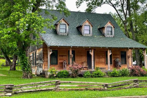 Hollister House | Quiet Hollister Cabin Walk to Lake Taneycomo