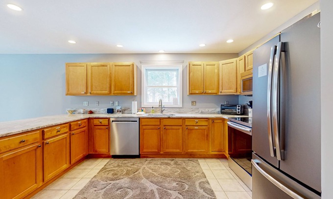 Conway House | Quiet home near outdoor recreation with open layout, full kitchen, W/D, & patio