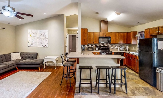 Lake Bradford -Cascade Lake House | Quiet Home with Big Backyard & Grill, Full Kitchen - Near Lake Bradford, Golf