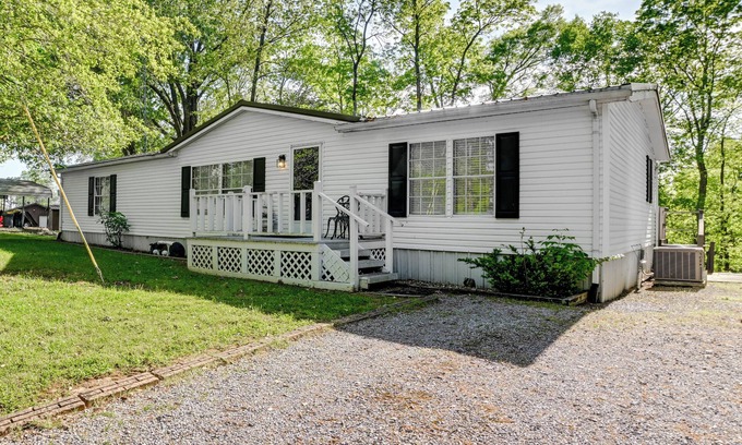 Cadiz House | Quiet 'Horseshoe Hill House' By Lake Barkley!
