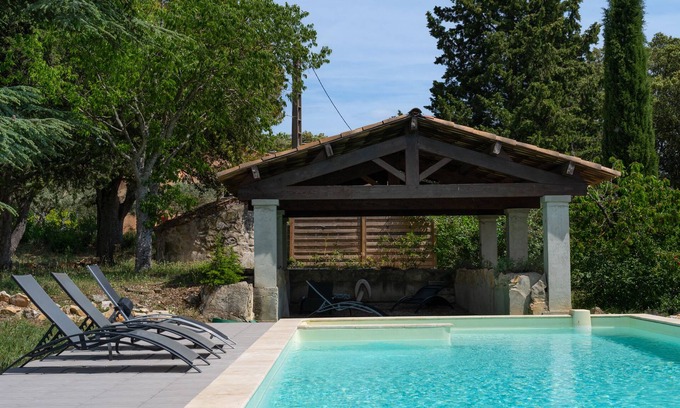 Saint-Julien House | Quiet house surrounded by olive trees, ideal for spa treatments and vacations.