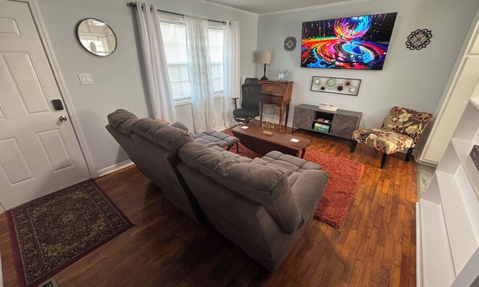 Lincolnton House | Quiet in Town Living - Nintendo - EV Charger - Spacious Vehicle Parking.