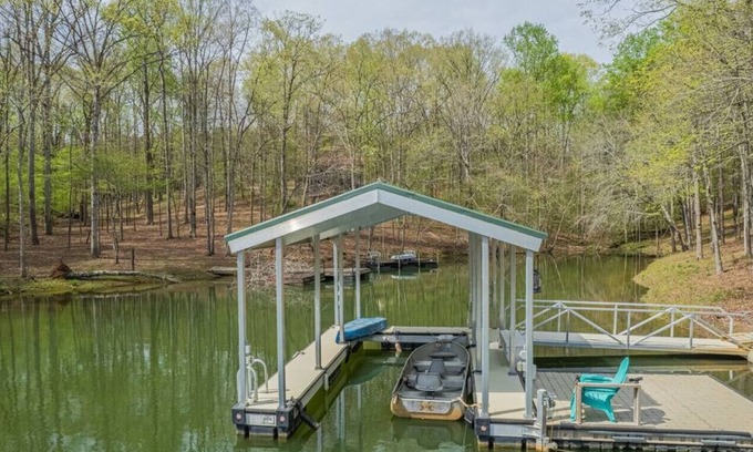 Reed Creek House | Quiet Lake Hartwell Home with Dock 4 Bedrooms
