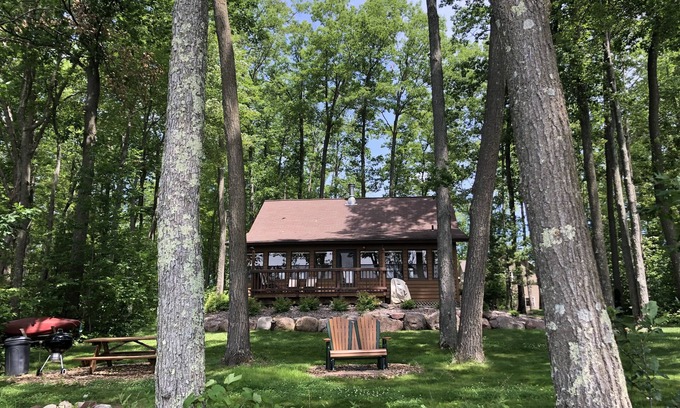 Beaver Cabin | Quiet lake vacation. Northwoods: Crivitz, Twin Bridges, and Peshtigo River area