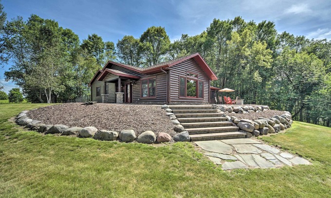 Siren Cabin | Quiet Lakeside Cabin: Patio & Stunning Views!