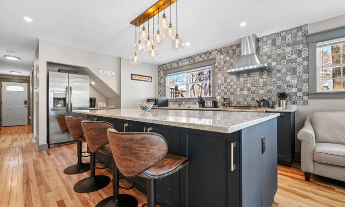 Prudenville House | Quiet luxury on East Bay.