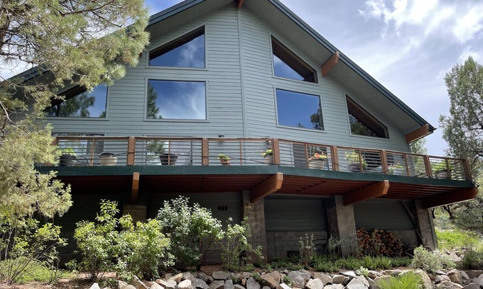 Young Cabin | Quiet Luxury-Tall Pines-3 Bedroom-2.5acres-Sleeps 16-Swim & Fish 5mins to creek!