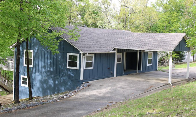 Jones Mills House | Quiet Mountain 3/2 Home with Spectacular Views. Additional bedroom for extra.