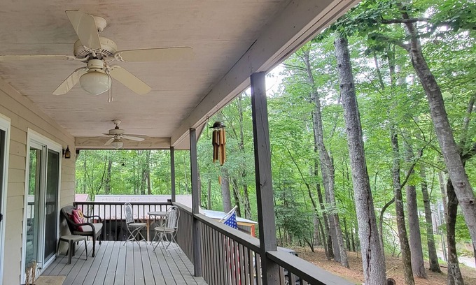Mountain Rest House | Quiet Mountain lake cabin, surrounded by trees with lake access, close to river!