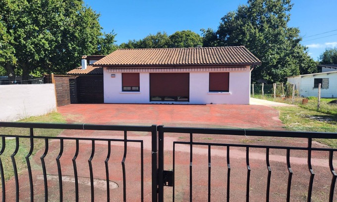 Vendays-Montalivet House | Quiet neighbourhood house