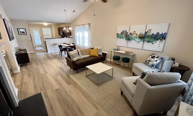 State Park Condo | Quiet neighborhood, 10 min for downtown, 5 mins to Fort Jackson