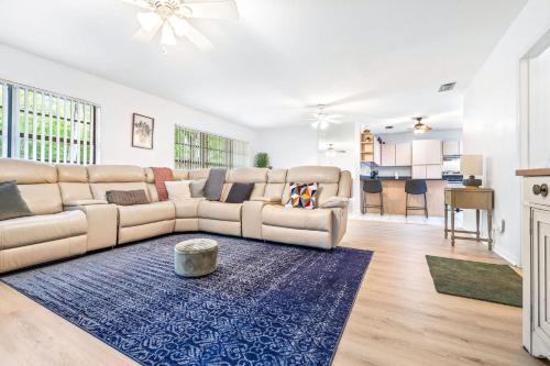 Lake Magdalene House | Quiet Oak Retreat - Serene 3 BDR