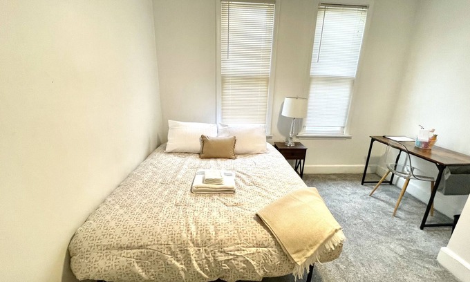 Little Italy House | Quiet Private Room Near CWRU + UH