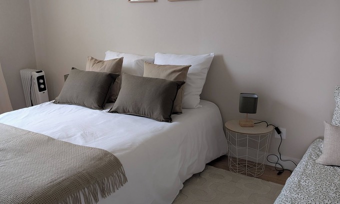 Noyers-sur-Cher Apartment | Quiet, restful house 9 minutes from the zoo and close to castles.