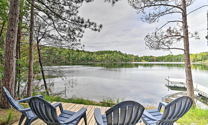 Wautoma House | Quiet Retreat on Lake w/Kayaks, Boats + Bikes!