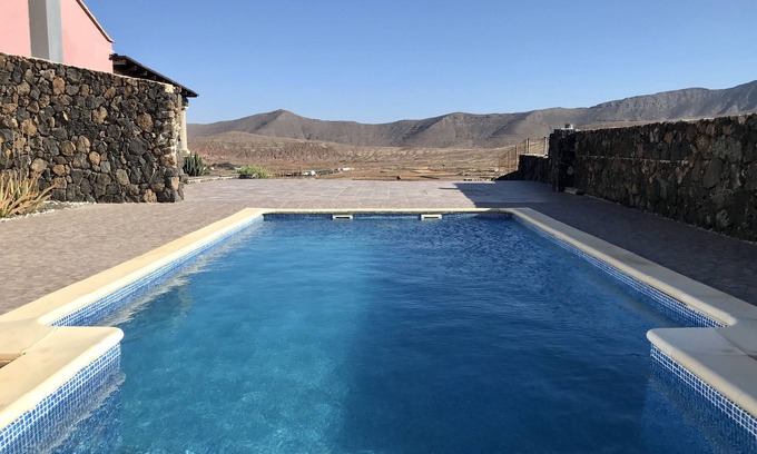 Tetir Cottage | Quiet Rural House Ten Minutes From The Beach