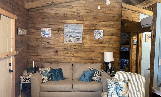 Holladay House | Quiet Rustic Cabin at the river. Family friendly