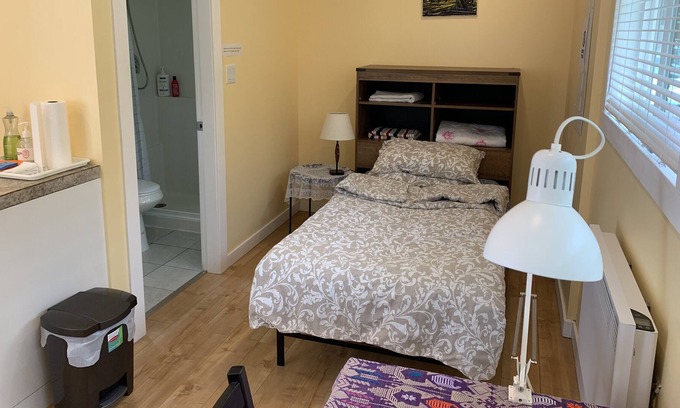 Colwood House | Quiet separate entrance studio room in Colwood