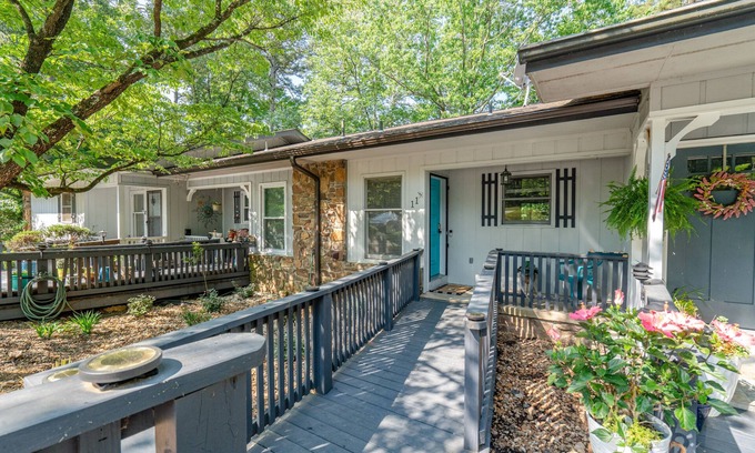Hot Springs Village House | Quiet Shady Lakehouse. Beautifully Decorated Townhome.