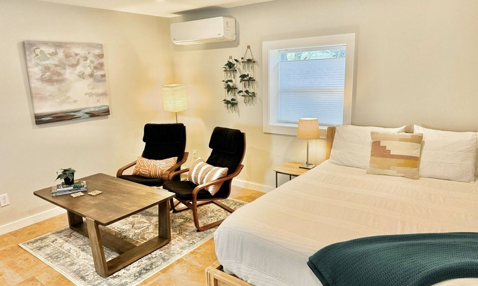 Black Mountain Apartment | Quiet studio apartment in the heart of Black Mountain. Perfect for getaways!