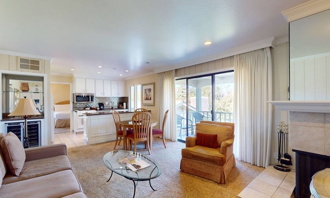 Napa Apartment | Quiet Top-Floor Unit | Private Balcony with Golf Course Views | On-Site Pool