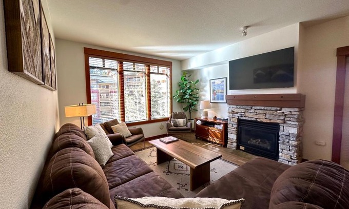 Mammoth Lakes House | Quiet, Updated, Corner Condo in the Village! Parking, Pool & Spa