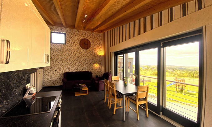 Kommerscheidt Apartment | Quiet vacation apartment by the pond with a unique view Pets allowed