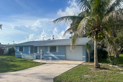South Venice House | Quiet Venice Retreat with Private Lanai and Pool!