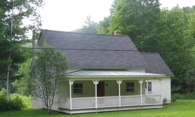 Wardsboro House | Quiet Vermont Getaway near Stratton & Mt. Snow
