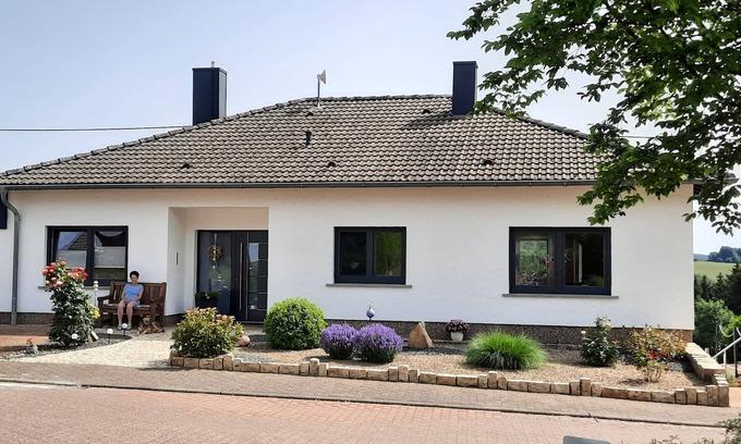 Losheim am See Apartment | quietly located apartment, 3 km from barrier lake Losheim, pets are welcome