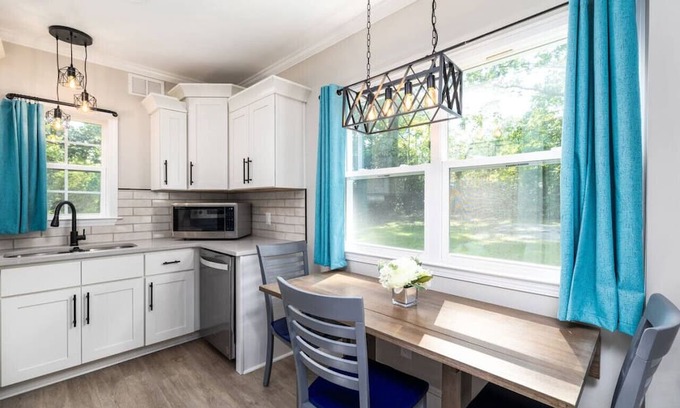 High Point House | Quietude Place · Stylish 2 Bedroom House with Full Kitchen near HPU