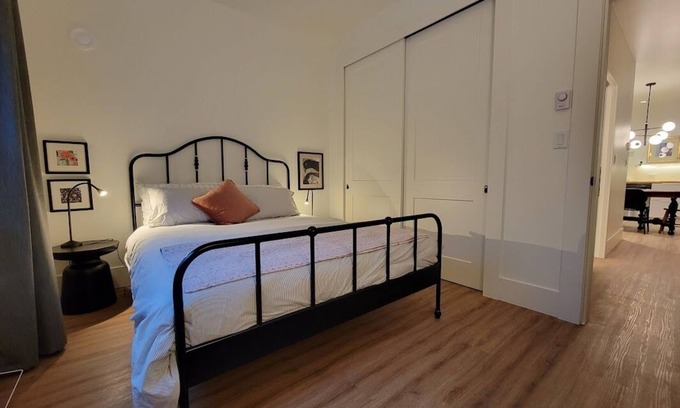 Saanich East Cottage | Quince Cottage - Quiet and relaxed