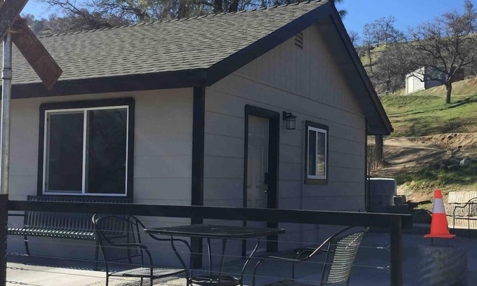 Keene Apartment | "Quinn" tessential Railfan Accommodation 2 People 13& Up, 1 Bedroom, 1 Bathroom