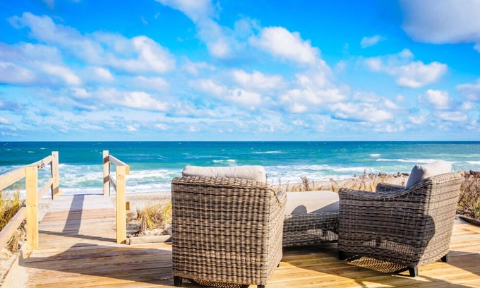 East Sandwich Cottage | Quintessential Cape Cod Beach Cottage! Located on the water at Spring Hill Beach