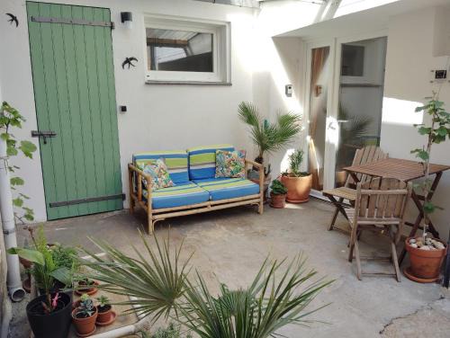 Badens House | Quirky property close to Carcassonne ideal for couples & cyclists & OFFERS