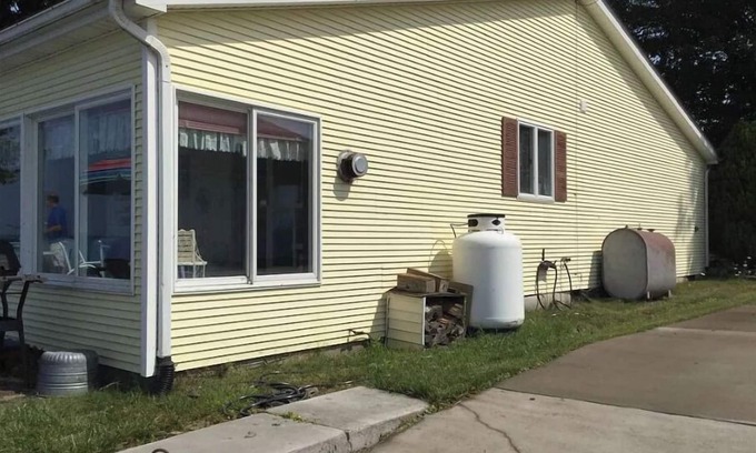 Town of Somerset House | Quite Enjoyable Lake Ontario with million dollar sunset/No pets