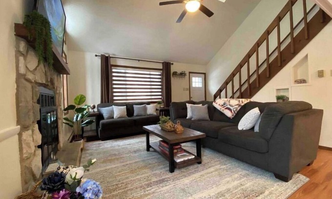 Albrightsville Cabin | Quite Family Ski Cabin w/Bonus BR. Wet Bar, Pool Table and Foosball Table