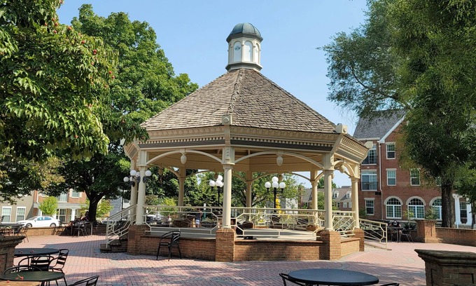 Frederick House | Quite Gem Near Downtown Frederick