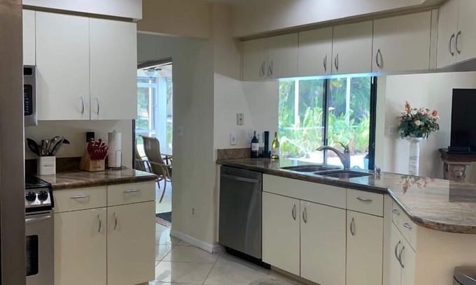 Rural Estates House | Quite rural 3 bedroom 2 bathroom home with pool & lanai, fenced with gates