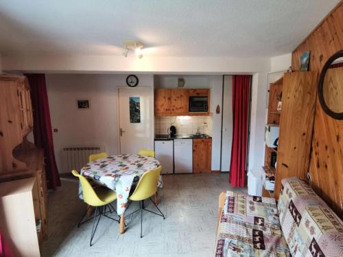 Reallon Apartment | Résidence Comete - Charmant T2, 6 couchages bien situé dans la station de Réallon 223C MAE-9041