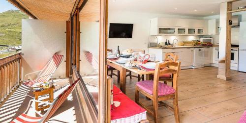 Tignes le Lac Apartment | Résidence Soleil - Appartement 3 entièrement rénové - très belle vue lac MAE-9324