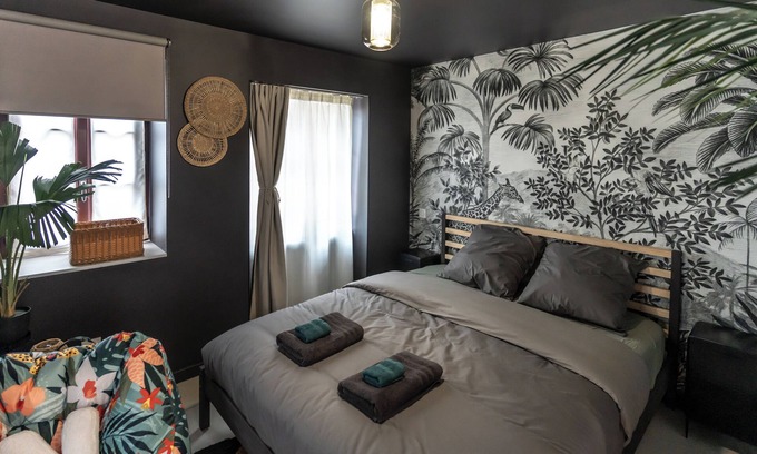 Blois Apartment | Rêve Tropical Balnéo : Your Enchanted Break in Blois