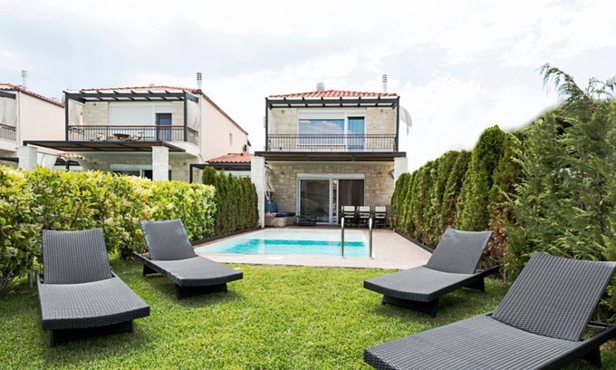 Haniotis Villa | R 1258 Elegant Villas - Deluxe Villa with Sea View - Garden View - Outdoor Jacuzzi & XBOX on reques