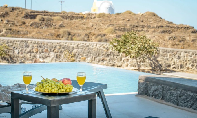 Oia Villa | R 3109 Villa with Private Pool With Air Conditioning.Garden View & Breakfast