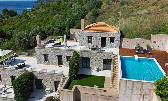 Vassilias Villa | R 435 – Premium View Villa King Alexander