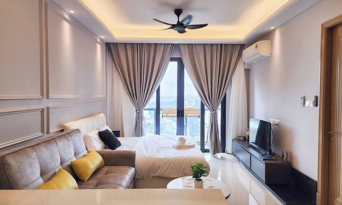 Central District Condo | R & F Princess Cove CK Homestay