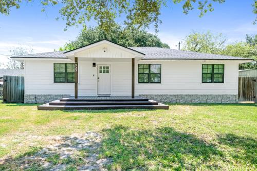 Aransas Pass House | R & R's Reel Paradise 5 minutes to the harbour and 11 miles to the Beach!