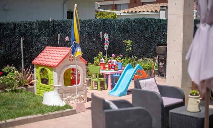 Cubelles Villa | R131 - FAMILY PLAY HOUSE