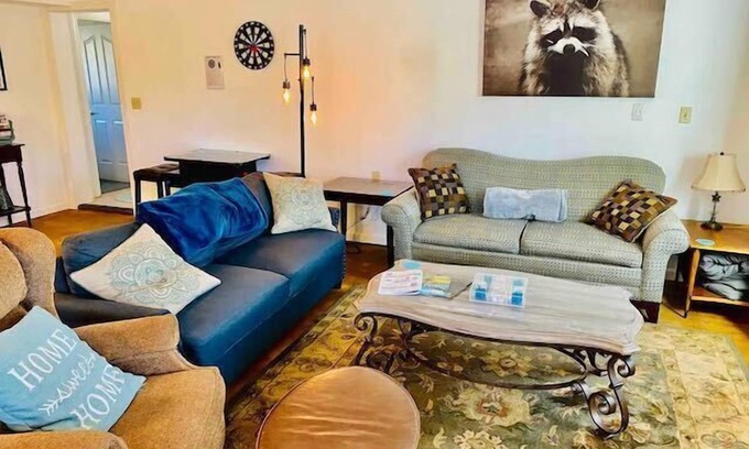 Oakhurst Apartment | Raccoon Hideout/Hot Tub/BBQ/Arcade/Darts